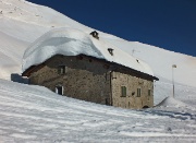 76 In alto verso la strada per il Passo distacchi in agguato...